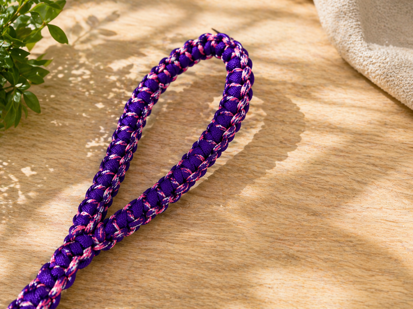 XO Paracord Dog Leash – Handmade | Strong. Stylish. Made to connect.