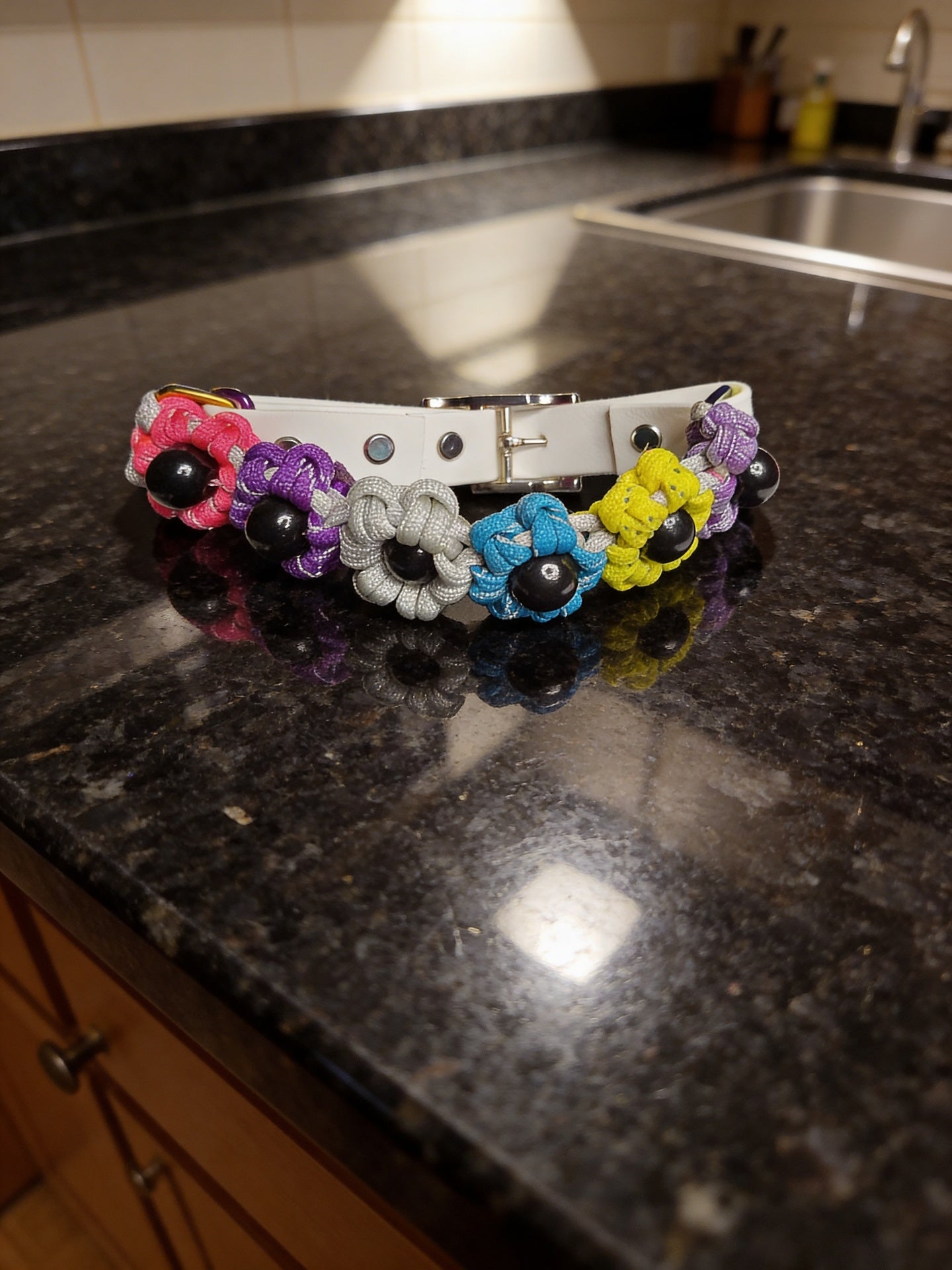 Flower weave paracord dog collar detail